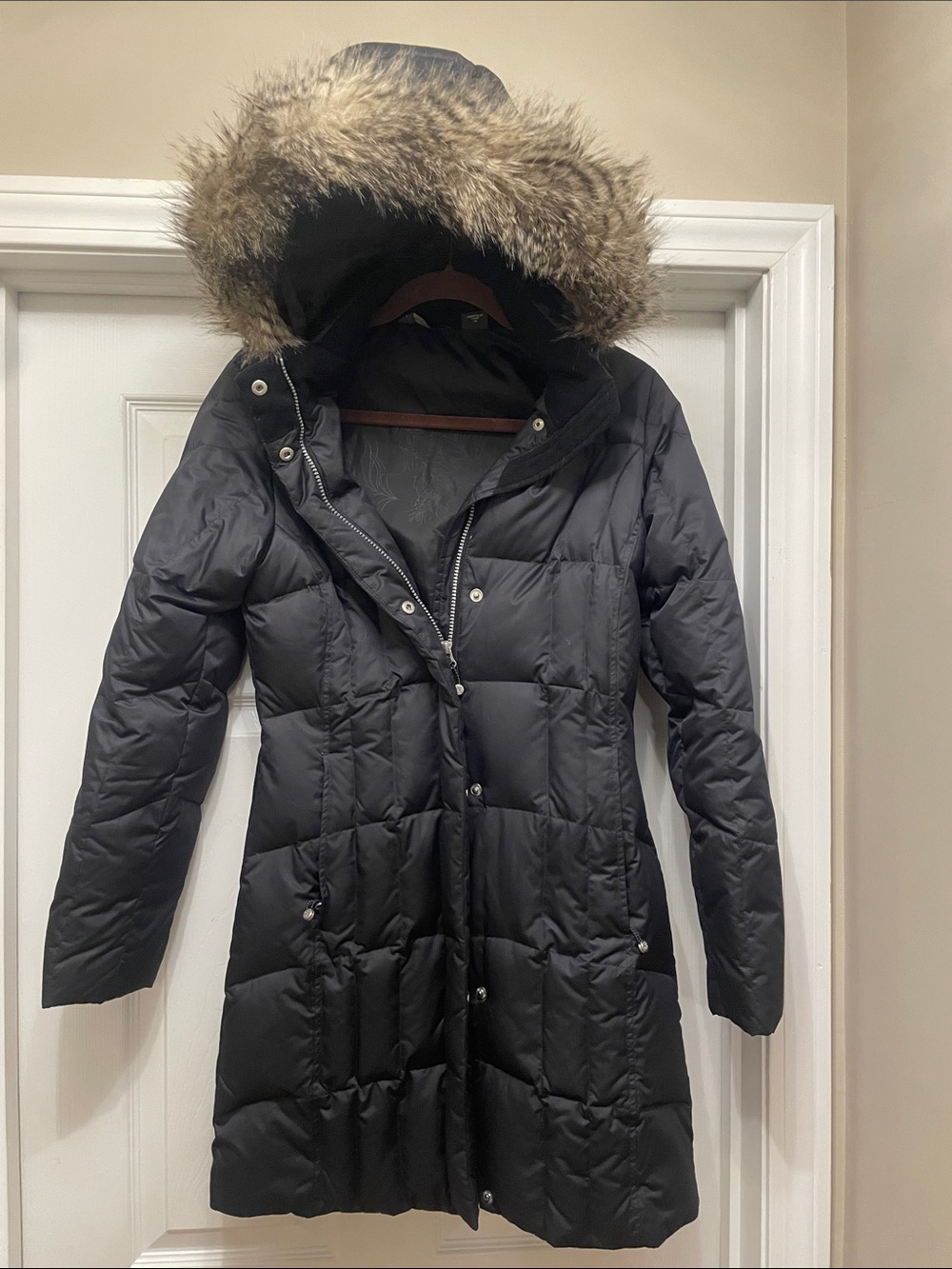 Eddie Bauer women’s goose down winter hooded jacket.  EB350 size XS